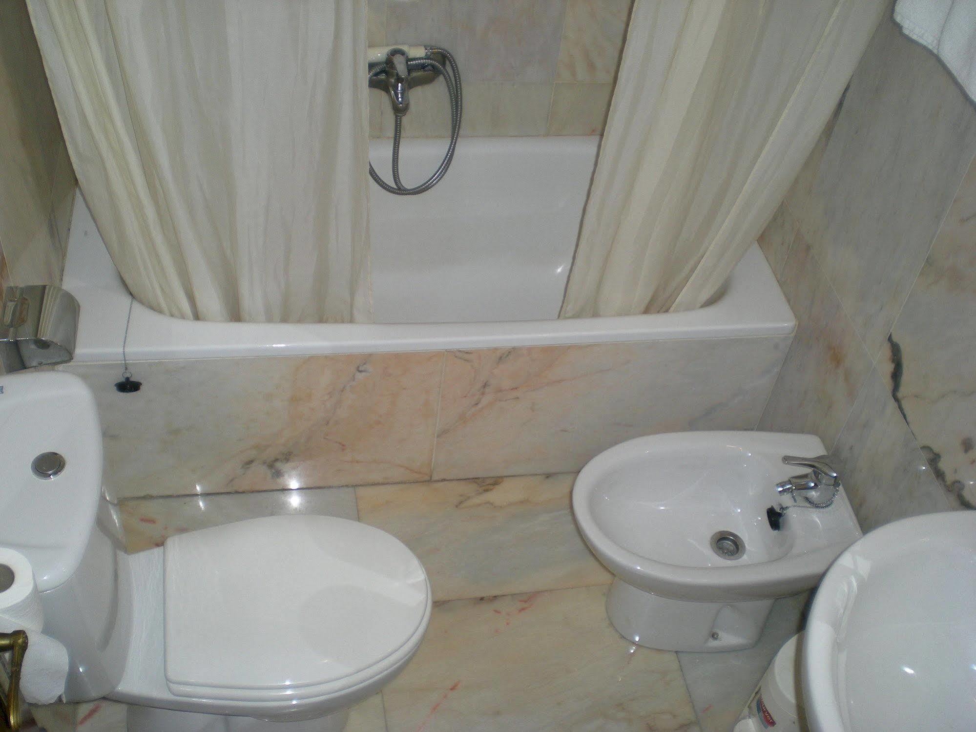 Hotel Puerta Romeros Burgo Εξωτερικό φωτογραφία