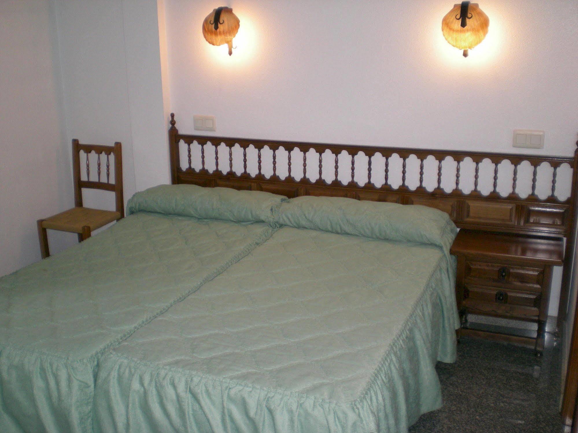 Hotel Puerta Romeros Burgo Εξωτερικό φωτογραφία